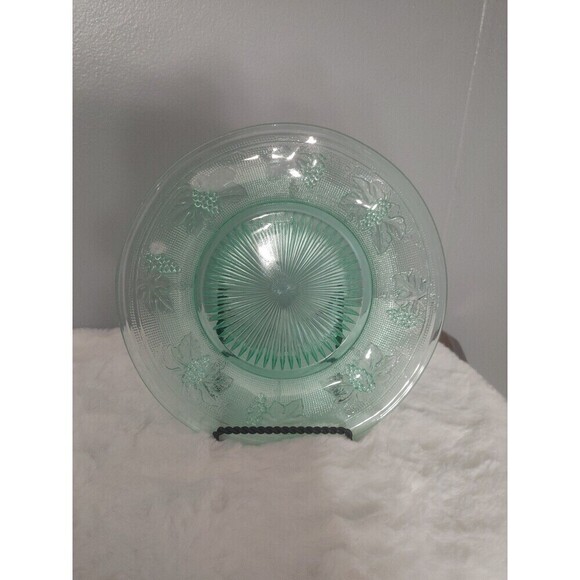 Westmoreland Green Vaseline Glass Grape & Leaf Woolworth Plate circa 1930-Glows! - Picture 4 of 10